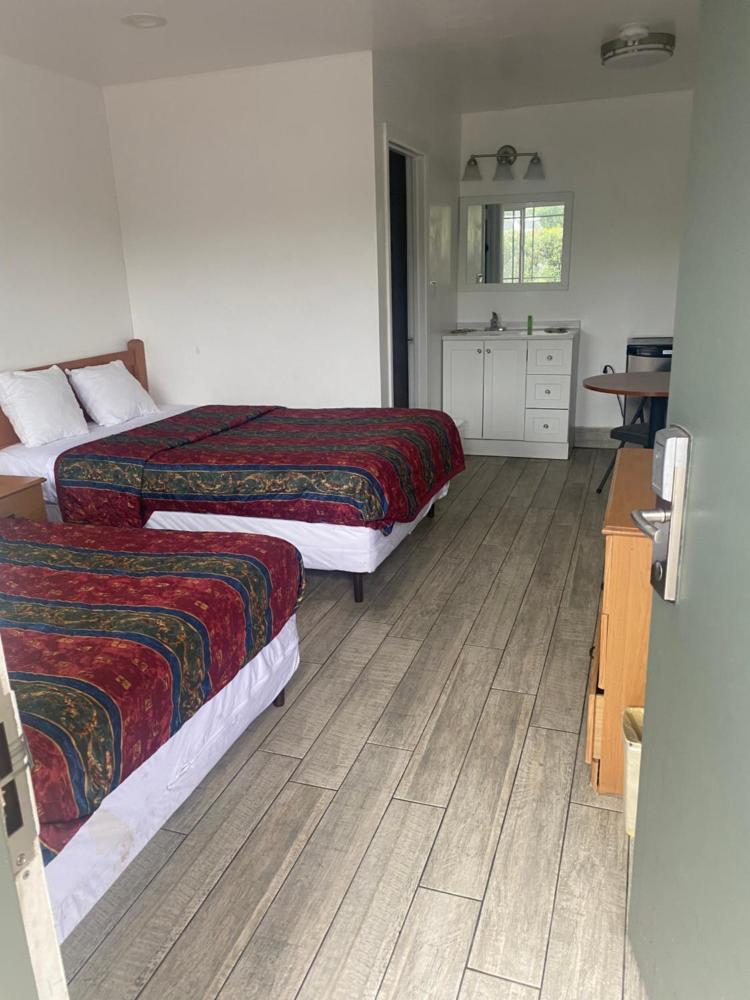 2 Queen Beds Smoking interior